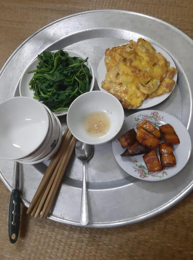 Khoe mâm cơm rẻ chỉ hơn 30 nghìn 3 món chờ được khen, mẹ trẻ sốc nặng khi bị hội chị em mắng như tát nước