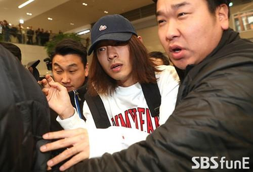 Gạ tình, PR bẩn hay cưỡng hiếp, quay clip sex mới đáng bị tẩy chay?