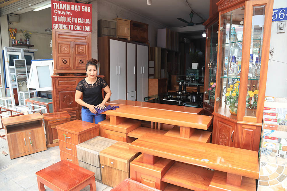 Cấm xe máy đường Lê Văn Lương: Phi thực tế, sao họ làm được