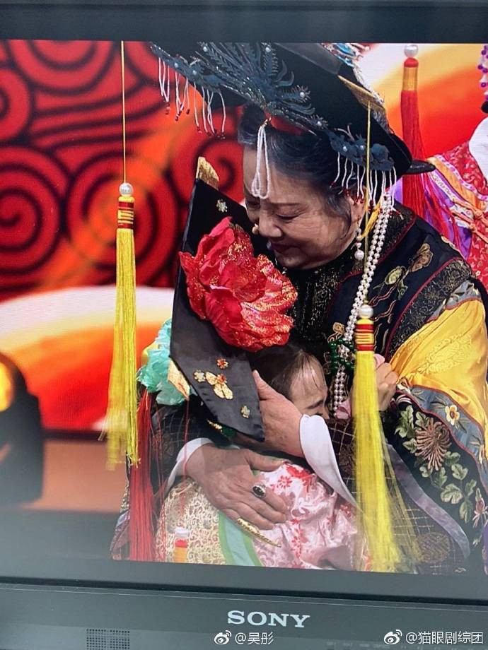 Dàn sao ‘Hoàn Châu cách cách’ òa khóc nức nở hội ngộ sau 20 năm Dàn sao ‘Hoàn Châu cách cách’ òa khóc nức nở hội ngộ sau 20 năm