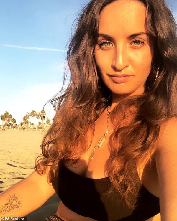 Người phụ nữ bị đủ thứ bệnh suốt 5 năm, đến khi mở cửa phòng tắm liền hiểu nguyên nhân