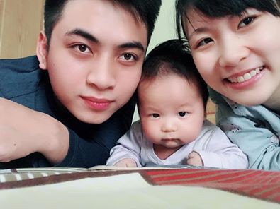 Mẹ đòi chụp ảnh tự sướng, phản ứng ra mặt của cậu nhóc khiến dân mạng nhấn like rần rần