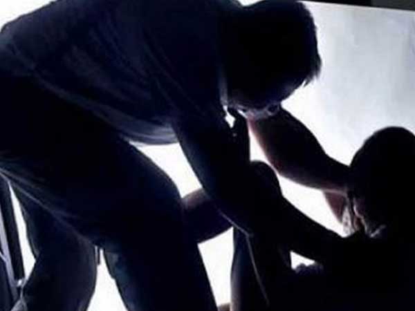 Điều tra vụ giáo viên nghỉ hưu giao cấu với nữ sinh lớp 10