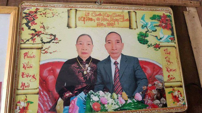 Dân mạng vừa buồn cười vừa thương trước bức ảnh kỷ niệm trị giá 1,8 triệu mà vớ ngay ông photoshop không có tâm