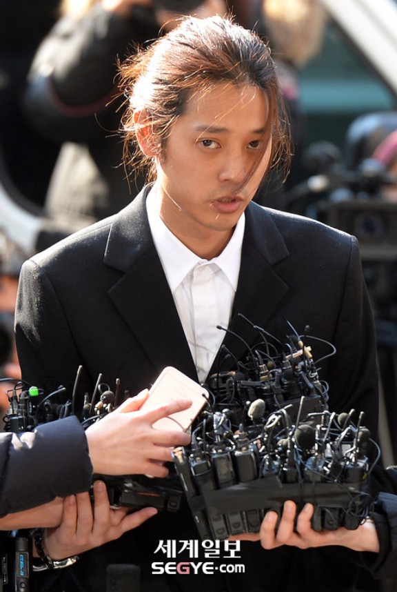 Con số gây sốc: Gần 200.000 tin nhắn bẩn trong điện thoại của Jung Joon Young, mại dâm chỉ là phần ít bị khui ra