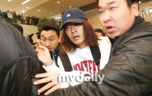 SBS tung tình tiết đinh trong vụ bê bối của Jung Joon Young: Có dấu hiệu nhờ cảnh sát tiêu hủy chứng cứ từ năm 2016 SBS tung tình tiết đinh trong vụ bê bối của Jung Joon Young: Có dấu hiệu nhờ cảnh sát tiêu hủy chứng cứ từ năm 2016