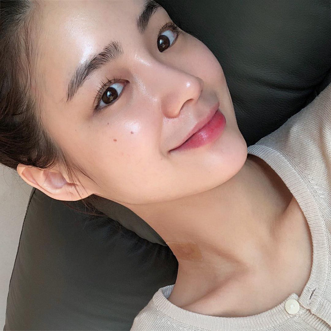 Cô nàng nổi như cồn trên Instagram với mặt mộc và cặp lông mày tự nhiên thách thức giới makeup là ai? Cô nàng nổi như cồn trên Instagram với mặt mộc và cặp lông mày tự nhiên thách thức giới makeup là ai?