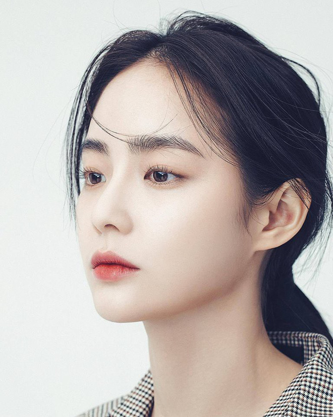 Cô nàng nổi như cồn trên Instagram với mặt mộc và cặp lông mày tự nhiên thách thức giới makeup là ai? Cô nàng nổi như cồn trên Instagram với mặt mộc và cặp lông mày tự nhiên thách thức giới makeup là ai?