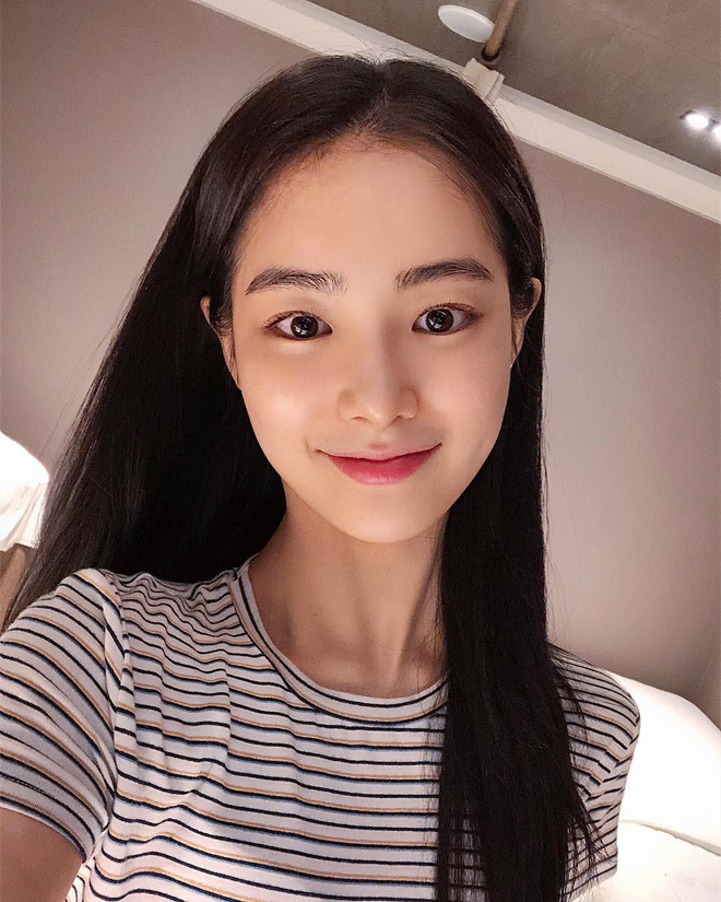 Cô nàng nổi như cồn trên Instagram với mặt mộc và cặp lông mày tự nhiên thách thức giới makeup là ai? Cô nàng nổi như cồn trên Instagram với mặt mộc và cặp lông mày tự nhiên thách thức giới makeup là ai?