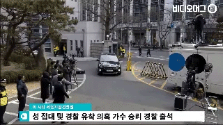 Clip Seungri chính thức trình diện để thẩm vấn: Vẫn đi xe sang nhưng tiều tuỵ hẳn, mắt đỏ rưng rưng xin lỗi nạn nhân Clip Seungri chính thức trình diện để thẩm vấn: Vẫn đi xe sang nhưng tiều tuỵ hẳn, mắt đỏ rưng rưng xin lỗi nạn nhân