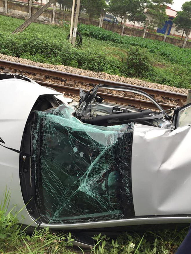 Tàu đâm ô tô khiến 5 người thương vong: Các nạn nhân đều có quan hệ họ hàng