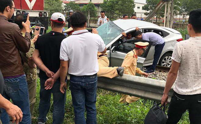 Tàu đâm ô tô khiến 5 người thương vong: Các nạn nhân đều có quan hệ họ hàng