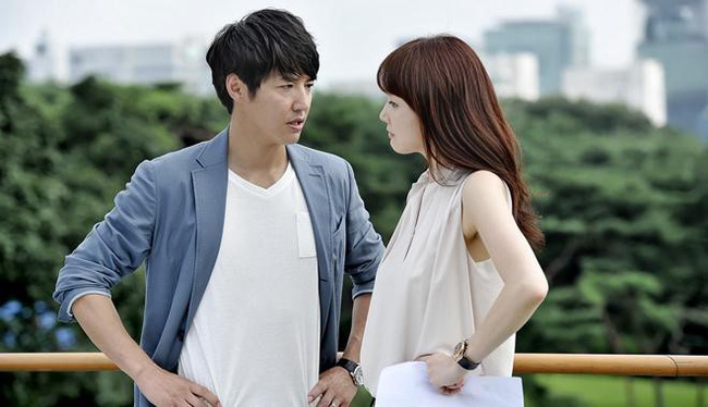 Mua nhà bằng tiền chung nhưng chồng không cho vợ đứng tên trên sổ đó, lý do lại đến từ một người chẳng mấy liên quan