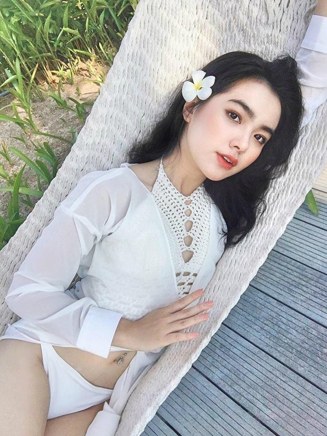 5 bông hồng lai giỏi nhiều thứ tiếng, có cuộc sống sang chảnh