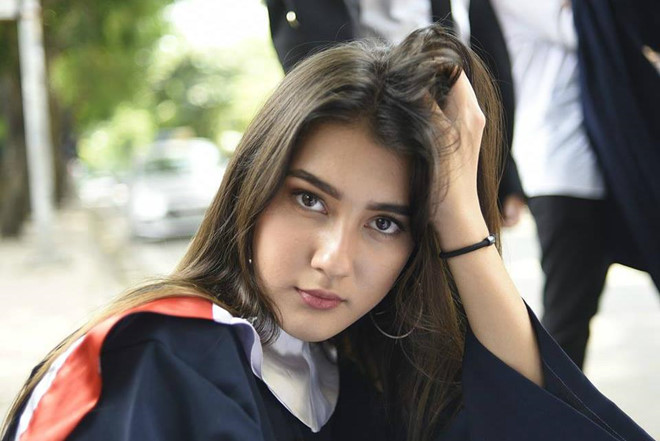 5 bông hồng lai giỏi nhiều thứ tiếng, có cuộc sống sang chảnh