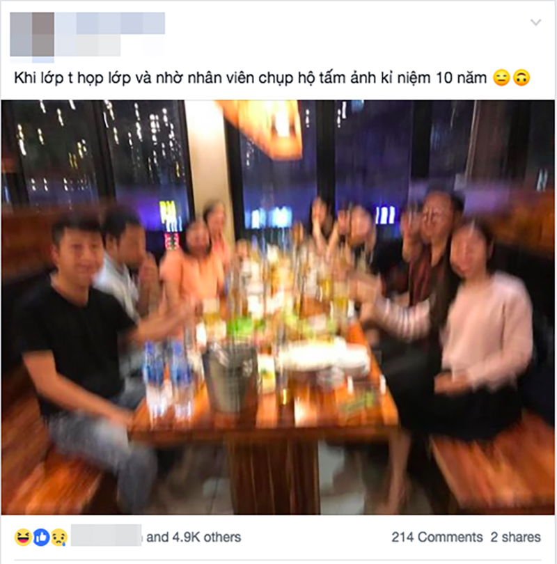 Những lần nhờ người khác chụp ảnh kỉ niệm và cái kết khiến nhóm bạn đứng hình, riêng dân mạng hoang mang vì tưởng mạng lag Những lần nhờ người khác chụp ảnh kỉ niệm và cái kết khiến nhóm bạn đứng hình, riêng dân mạng hoang mang vì tưởng mạng lag