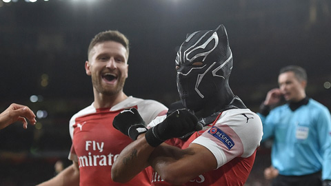 Aubameyang đeo mặt nạ Siêu anh hùng để... giữ trọn tình quê Aubameyang đeo mặt nạ Siêu anh hùng để... giữ trọn tình quê