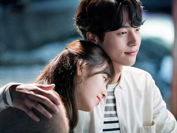 Một lần bồn cầu bị tắc, tôi gọi thợ tới thông thì bất ngờ phát hiện bí mật động trời của chồng