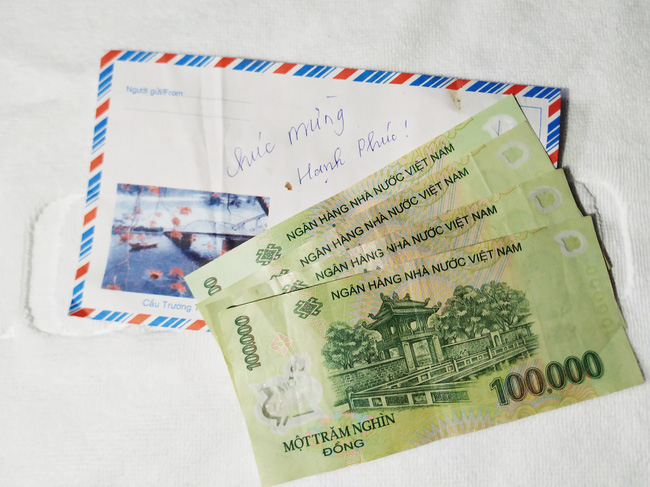 Cạn lời với anh chàng chia tay 1 năm rưỡi mới đòi lại tiền mua quà thăm mẹ bạn gái ốm