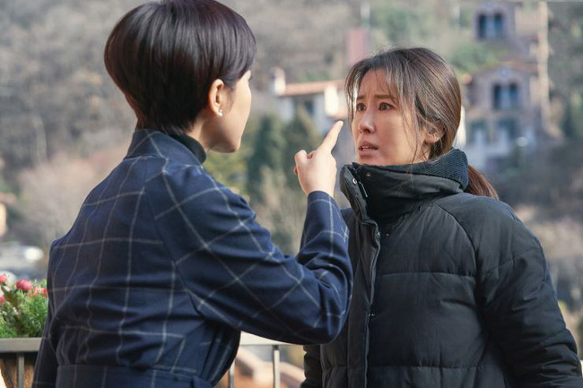 Bồ nhí đến tận nhà dằn mặt vợ vì dám có bầu, cô càng đau đớn khi biết bí mật động trời ả tiết lộ