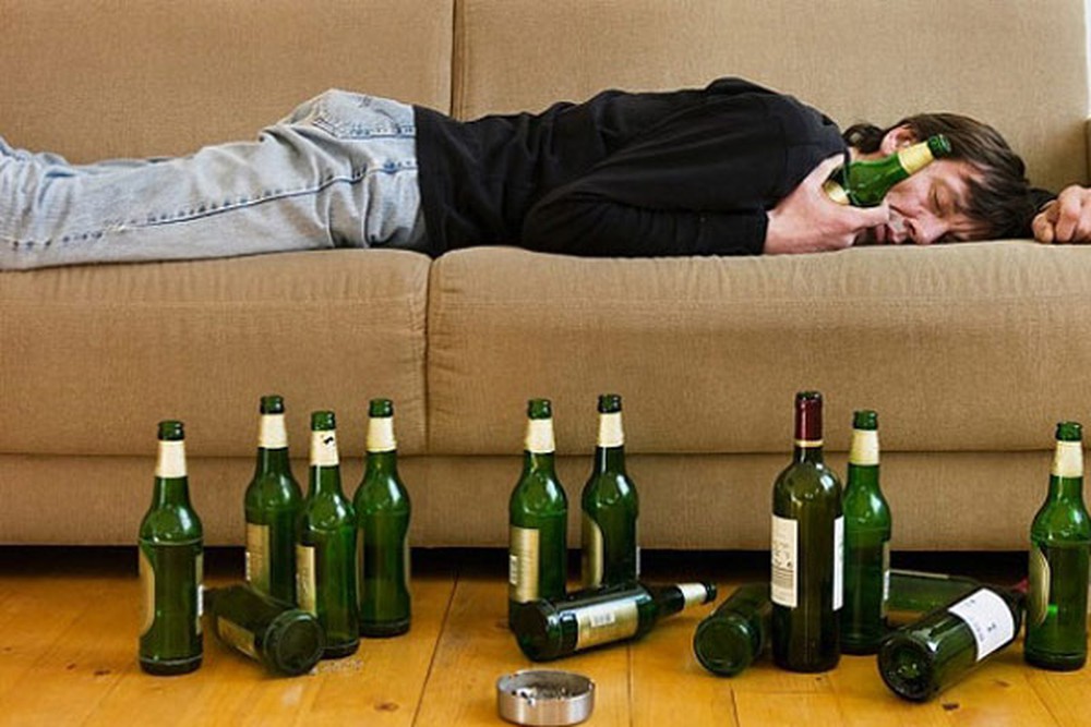 Té ngửa với những chiêu trò ăn miếng trả miếng của các bà vợ