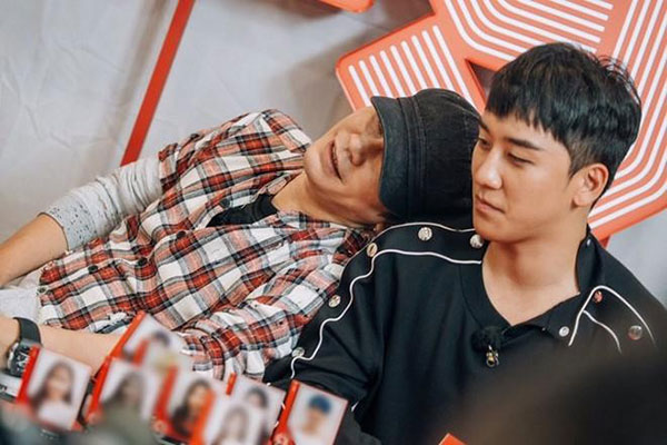 Chủ tịch Yang biến mất trên MXH, YG Entertainment đang đối mặt khủng hoảng lớn nhất từ trước đến nay sau bê bối của Seungri Chủ tịch Yang biến mất trên MXH, YG Entertainment đang đối mặt khủng hoảng lớn nhất từ trước đến nay sau bê bối của Seungri