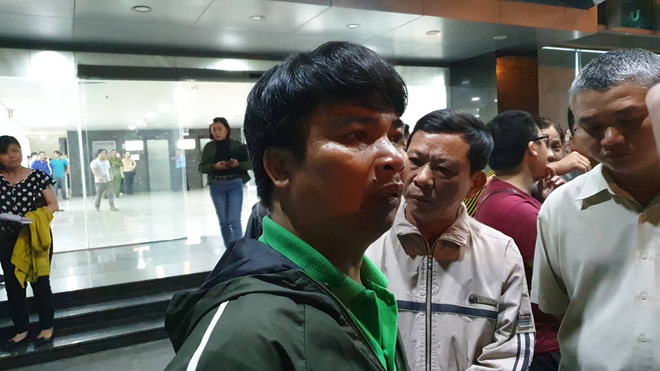 Hàng trăm người bao vây công ty bất động sản đòi sổ đỏ trong đêm