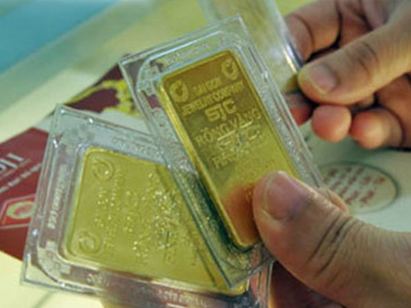 Giá vàng hôm nay 15/3: Tin xấu dồn về, vàng giảm từ đỉnh