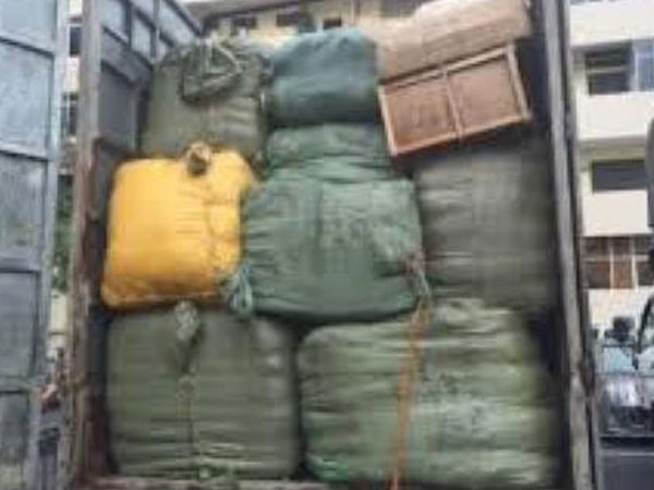 2,5 tấn quần áo, mỹ phẩm bị giữ tại Lạng Sơn