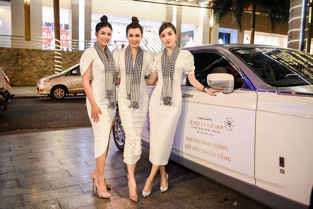Dàn xe khủng của ông chủ cafe Trung Nguyên chở theo Hoa hậu và Á hậu, sẵn sàng hành trình xuyên Việt 2019 Dàn xe khủng của ông chủ cafe Trung Nguyên chở theo Hoa hậu và Á hậu, sẵn sàng hành trình xuyên Việt 2019
