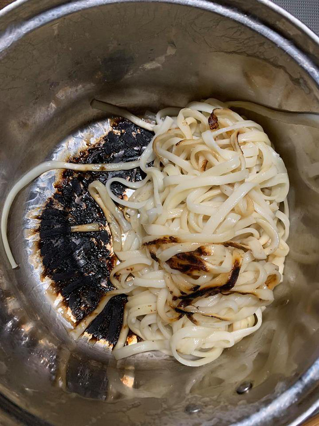 Trổ tài làm mì Ý cá hồi sang chảnh, cô nàng chăm chỉ nhận về phiên bản trời già bất công Trổ tài làm mì Ý cá hồi sang chảnh, cô nàng chăm chỉ nhận về phiên bản trời già bất công