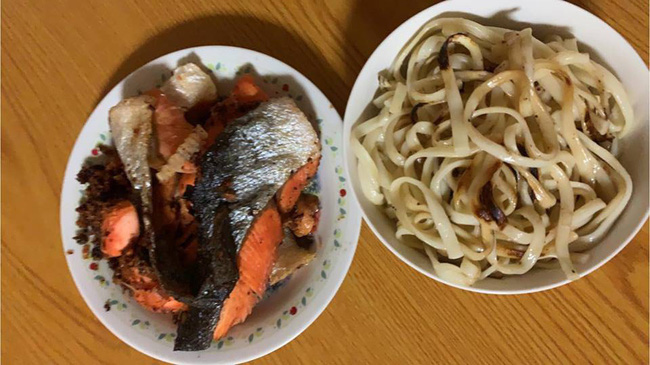 Trổ tài làm mì Ý cá hồi sang chảnh, cô nàng chăm chỉ nhận về phiên bản trời già bất công Trổ tài làm mì Ý cá hồi sang chảnh, cô nàng chăm chỉ nhận về phiên bản trời già bất công