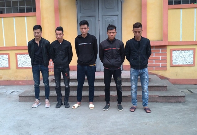 Yên Bái: Khởi tố nhóm thanh niên bịt khẩu trang cầm dao chém người