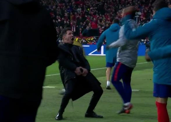 Ronaldo trước nguy cơ treo giò ở tứ kết Champions League