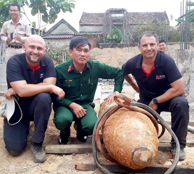 Hai ngày tháo ngòi quả bom ba tạ bên quốc lộ 1A