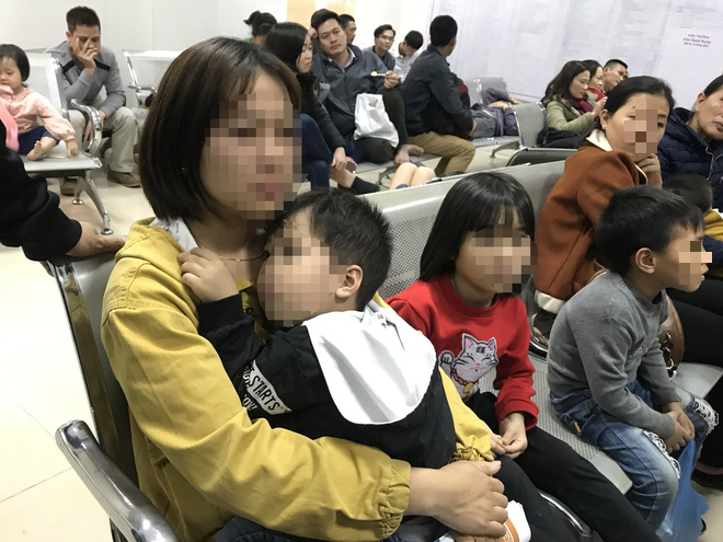 Hàng trăm học sinh xét nghiệm sán lợn: Cầm tờ giấy kết quả tôi rụng rời chân tay...