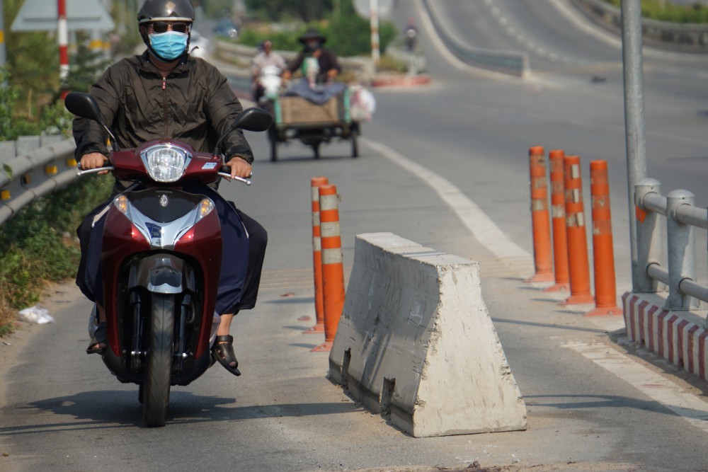TP. HCM: Đơn vị lắp cục bê tông chặn tô vào làn xe máy gây chết người trên cao tốc “khẳng định không sai” TP. HCM: Đơn vị lắp cục bê tông chặn tô vào làn xe máy gây chết người trên cao tốc “khẳng định không sai”