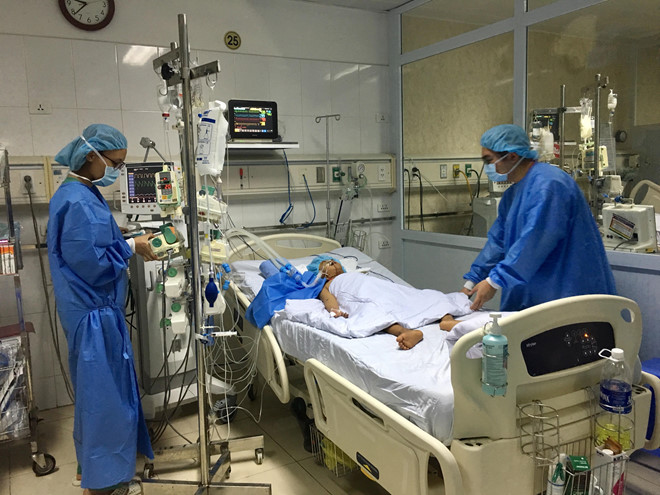 Bác sĩ Việt chia gan người chết não cùng lúc cứu sống hai bệnh nhân Bác sĩ Việt chia gan người chết não cùng lúc cứu sống hai bệnh nhân