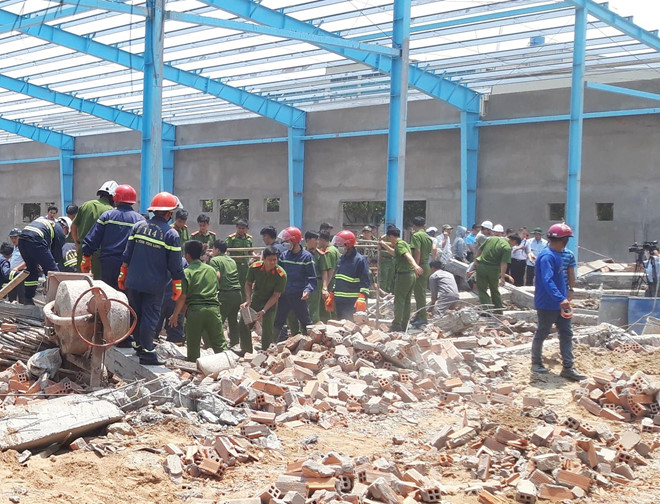 Sập tường nhà kho đang xây dựng, 5 người tử vong Sập tường nhà kho đang xây dựng, 5 người tử vong