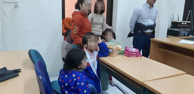 Ăn thịt bẩn, gà thối: 400 trẻ mầm non Bắc Ninh về Hà Nội xét nghiệm bệnh Ăn thịt bẩn, gà thối: 400 trẻ mầm non Bắc Ninh về Hà Nội xét nghiệm bệnh