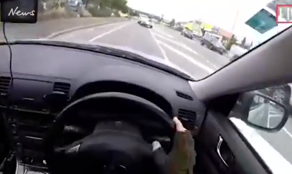 Loạt clip vụ xả súng tại New Zealand: Hung thủ hét to Nhớ theo dõi PewDiePie nhé! trên livestream trước khi gây án