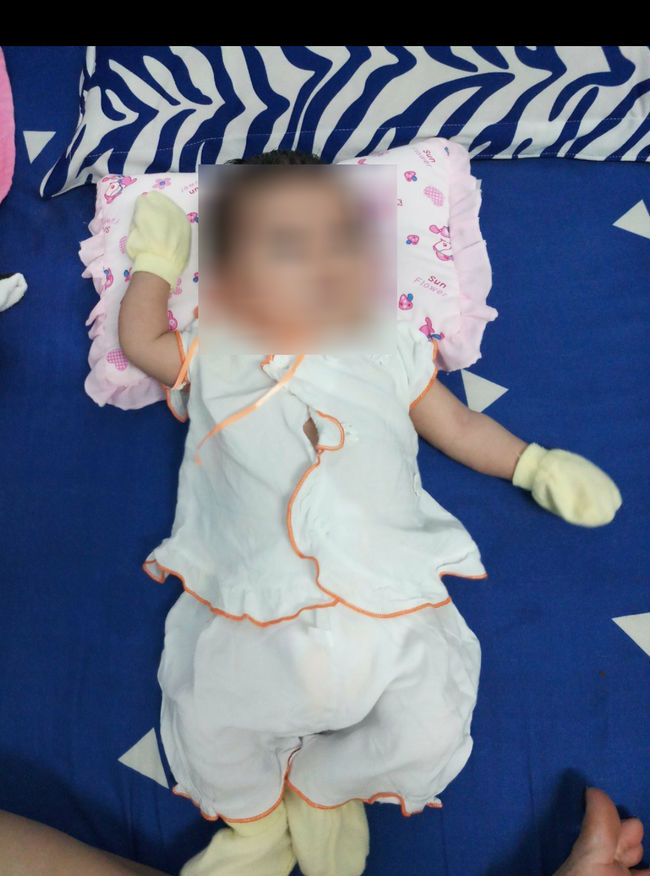 Bé gái sơ sinh bị mẹ bỏ rơi được chủ tịch phường nuôi dưỡng, sau 2 tháng có người tự nhận là bố xin đón về