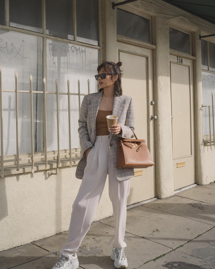 Nếu bạn nghĩ blazer quá nghiêm nghị thì nhầm to rồi, 15 gợi ý mix&match; này đủ chứng minh điều hoàn toàn ngược lại Nếu bạn nghĩ blazer quá nghiêm nghị thì nhầm to rồi, 15 gợi ý mix&match; này đủ chứng minh điều hoàn toàn ngược lại
