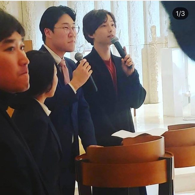 Song Joong Ki lần đầu xuất hiện sau thông tin ngoại tình với bạn diễn, cười tươi rạng rỡ nhưng gầy nhom