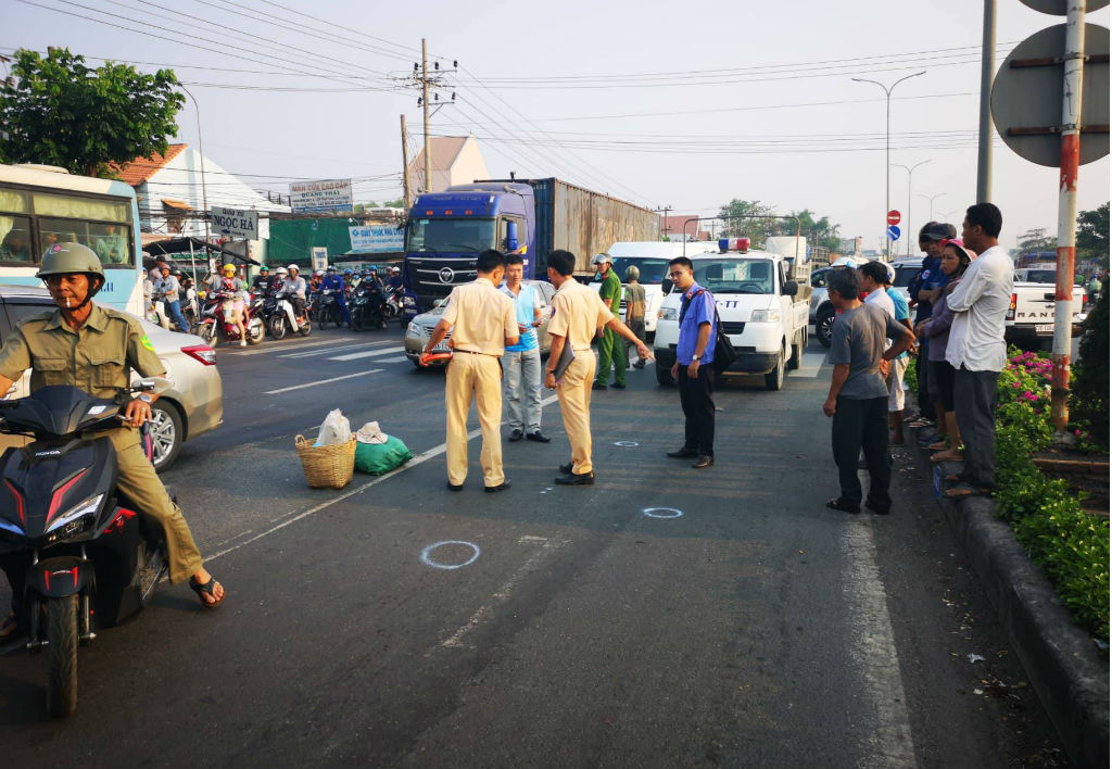 Băng qua quốc lộ, 2 phụ nữ bị ô tô tông tử vong