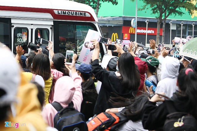 Nhật ký cô gái lần đầu xuất ngoại đi xem Kpop