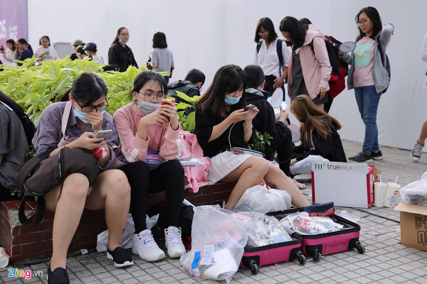 Nhật ký cô gái lần đầu xuất ngoại đi xem Kpop