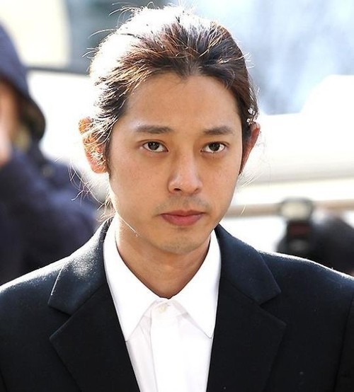 Show truyền hình 12 năm của Hàn Quốc phải dừng vô thời hạn vì scandal sex của thành viên cố định