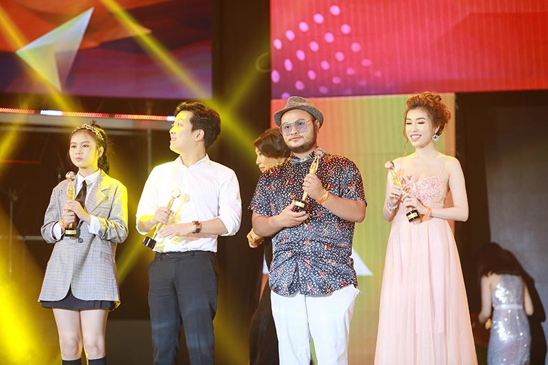 Mr Đàm, Trường Giang nhận giải thưởng thành tựu tại Pops Awards