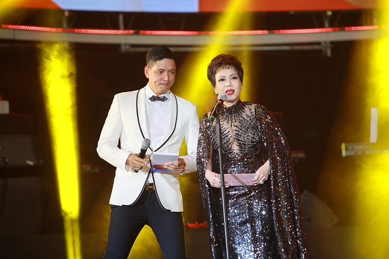 Mr Đàm, Trường Giang nhận giải thưởng thành tựu tại Pops Awards